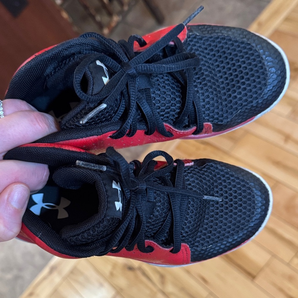 Boys Under Armour Basketball Sneakers - Picture 3 of 6